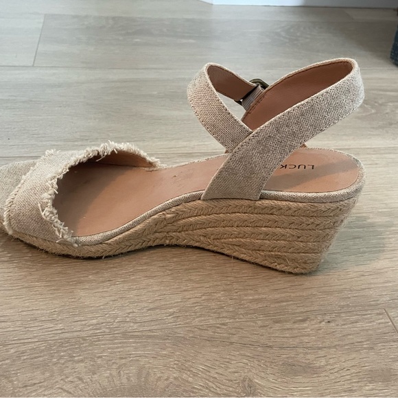 Lucky Brand womens Mindra Wedge Sandal - Picture 6 of 9